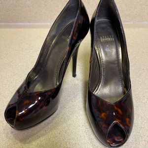 Stuart Weitzman tortoise patent open toe heels